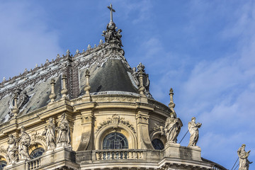 Fototapeta na wymiar Architectural fragments of Royal Chapel of Palace of Versailles