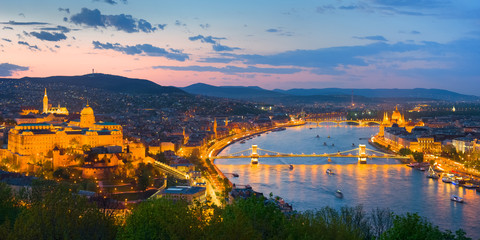 Fototapeta na wymiar Danube and Budapest city