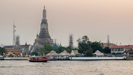 Naklejka premium Wat arun, Thai temple