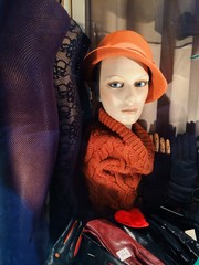 maniquí en un escaparate
