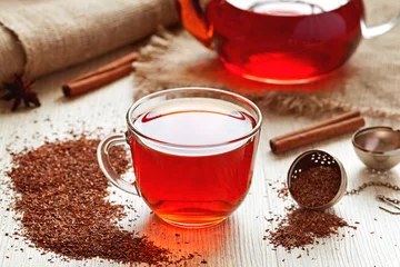 Keuken foto achterwand Thee Gezonde traditionele kruiden rooibos drank thee met kruiden aan