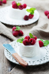 Ricotta with berry and mint