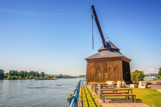 Weinverladekran Oestrich Winkel 