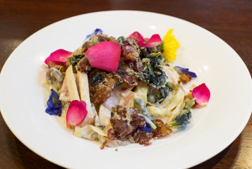 Pasta fettuccine alfredo with ham, mushroom and flower fried