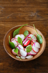 crispy radish salad with spinach