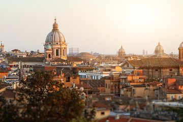 Fototapeta na wymiar View of Rome on a sunny afternoon
