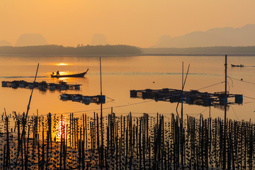 Obraz premium Shellfish and fish farm in sea