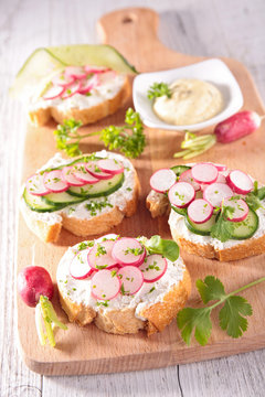 canape with cheese,radish and cucumber