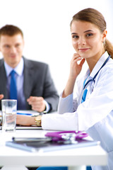 Obraz premium Medical team sitting at the table in modern hospital