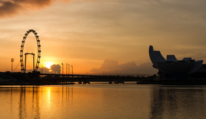 Obraz premium early morning view of singapore flyer