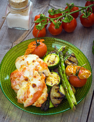 Chicken with mozzarella, tomato and vegetable