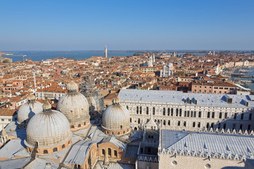 Fototapeta na wymiar A view of Venice from the campanile of San Marco