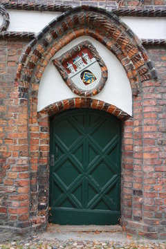 L&uuml;neburg - Rathaust&uuml;r mit Stadtwappen