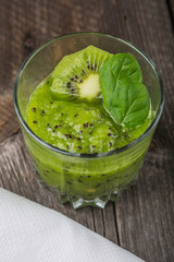 Smoothie with kiwi and mint