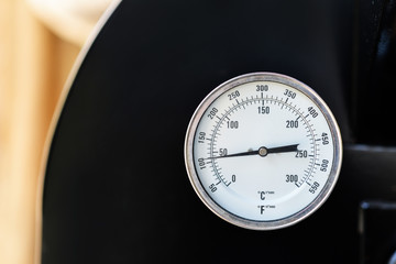 Circle thermometer, temperature