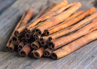 Cinnamon sticks on wood table
