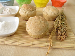 Brötchen Muffins mit Dinkelmehl, Hirsemehl und Reismehl
