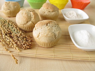 Brötchen Muffins mit Dinkelmehl, Hirsemehl und Reismehl
