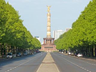 Stra&szlig;e des 17. Juni mit Siegess&auml;ule