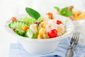 Healthy salad with shrimps