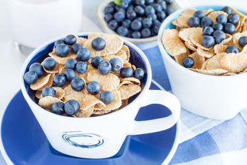 cornflakes with fresh blueberries