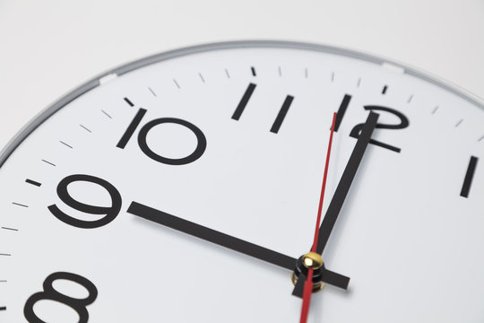 Neun Uhr