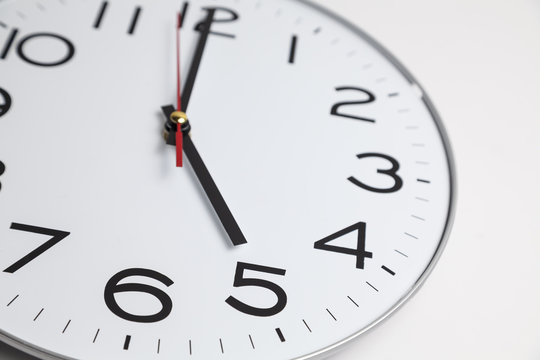 F&uuml;nf Uhr