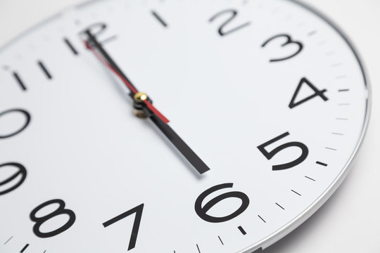 Sechs Uhr