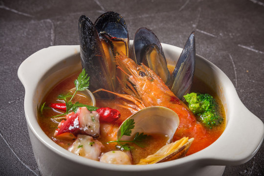 ペスカトーレ　イタリア料理　 pescatore Fishery soup 