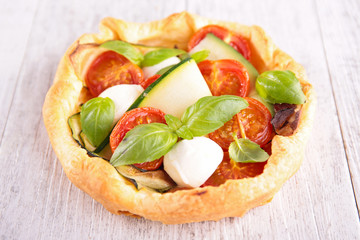 tomato quiche with zucchini and mozzarella