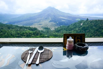 Zelfklevend Fotobehang Lunch time at restaurant overlooking the Kintamani © zephyr_p