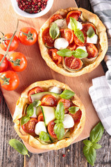tomato quiche with zucchini and mozzarella
