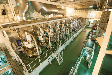Vessel's Main 3 stories Engine