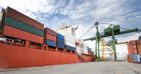 container operation in port - obrazy, fototapety, plakaty