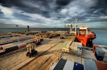 Fotobehang Cargo ships in Durban South Africa © donvictori0