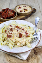 Pasta with cream sauce and sun-dried tomatoes