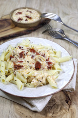 Pasta with cream sauce and sun-dried tomatoes