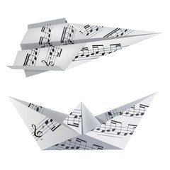 Obraz premium Origami boat and airplane with musical notes