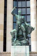 Naklejka premium Paris - The sculptures on Tracadero. 