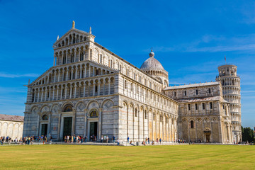 Obraz premium Leaning tower and Pisa cathedral