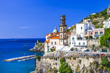 Fototapeta na wymiar scenic Amalfi coast- pictoria Atrani. Italian holidays