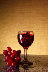 sparkling wine and bunch grapes