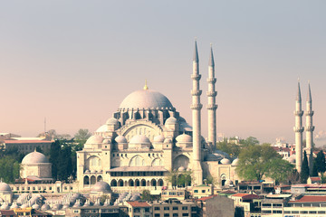 Fototapeta na wymiar View of the Suleymaniye Mosque from Galata Tower