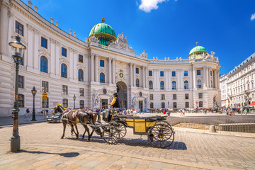 Fiaker vor der Alten Hofburg, Wien, Österreich
