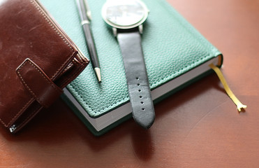 set of men diary wallet watches