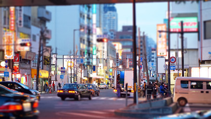 Fototapeta premium Osaka, Japonia - marzec 2015 - Zwykły widok ulicy wieczorem
