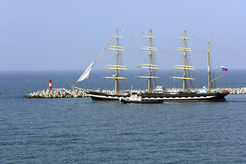 Sailing ship goes to sea