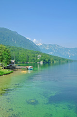 der berühmte glasklare Bohinjsee in Slowenien nahe Bled