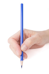 weibliche Hand mit einem blauen Stift