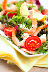 Salat mit garnelen 